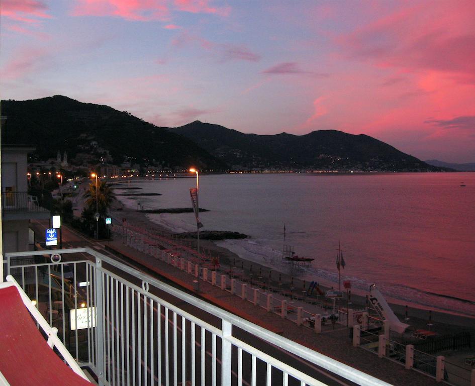 Hotel Bristol Laigueglia Pokoj fotografie