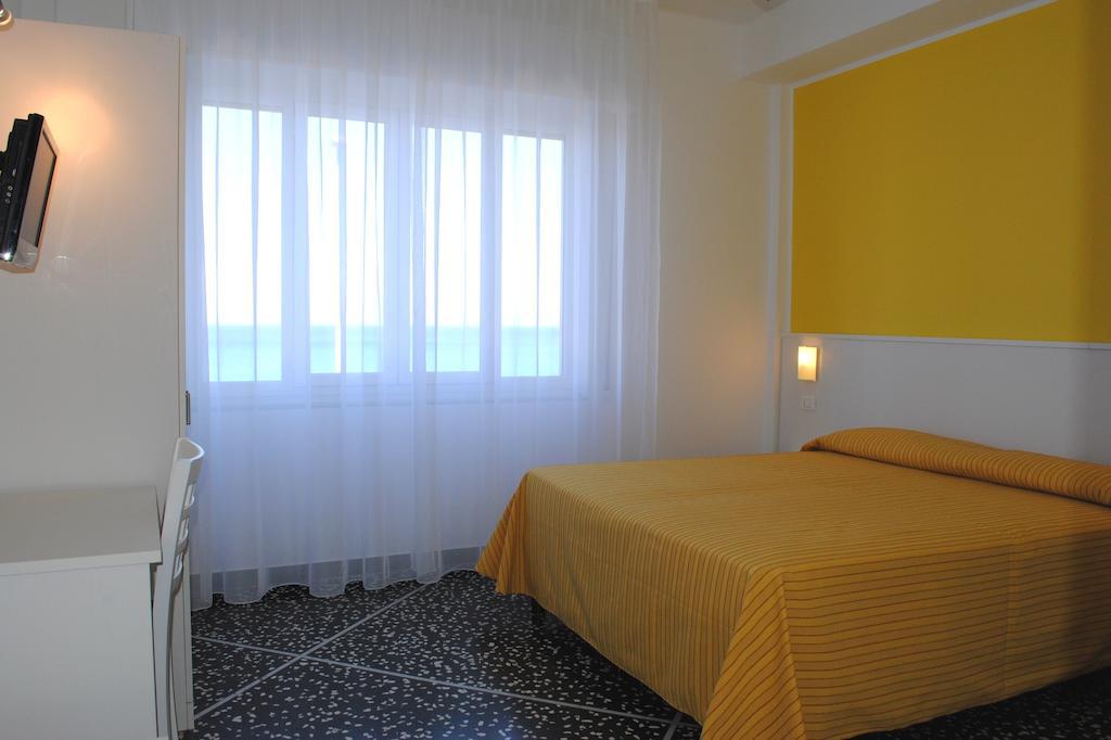 Hotel Bristol Laigueglia Pokoj fotografie